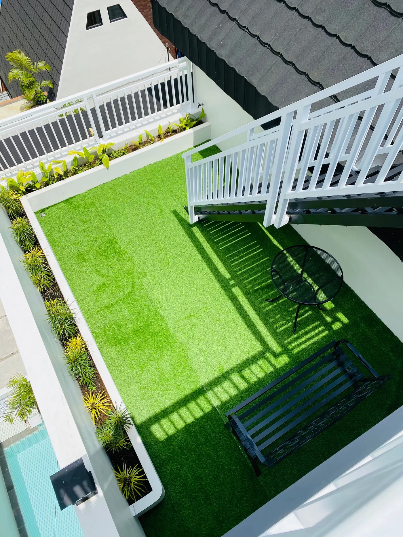 Rooftop terrace covered in artificial turf